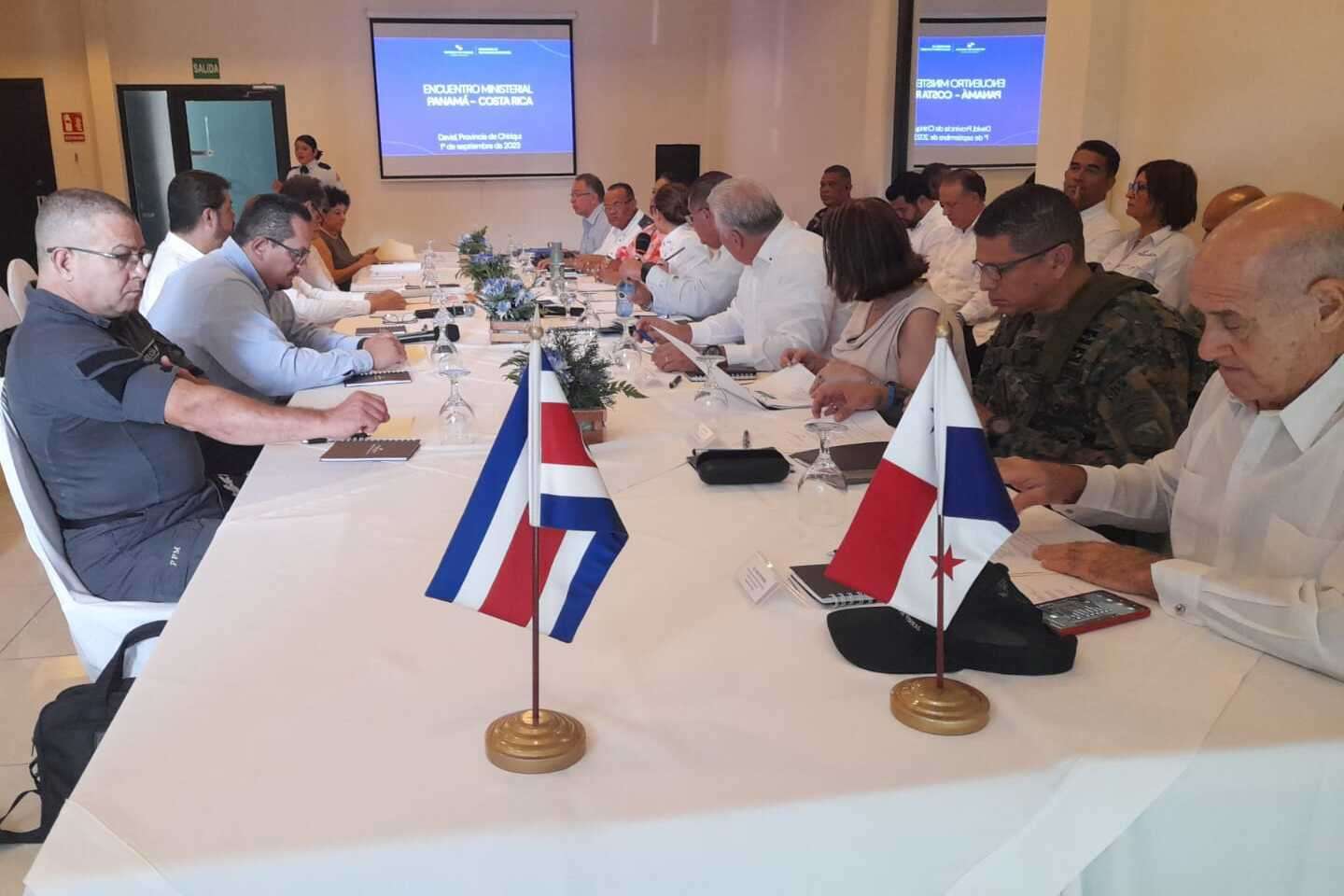 Reunión entre autoridades de Panamá y Costa Rica.