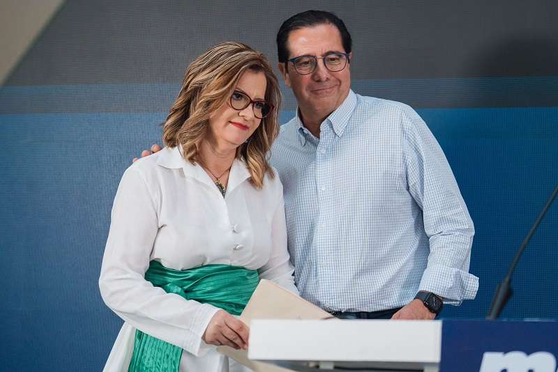 La exministra de Salud Rosario Turner junto al exmandatario Martín Torrijos. 