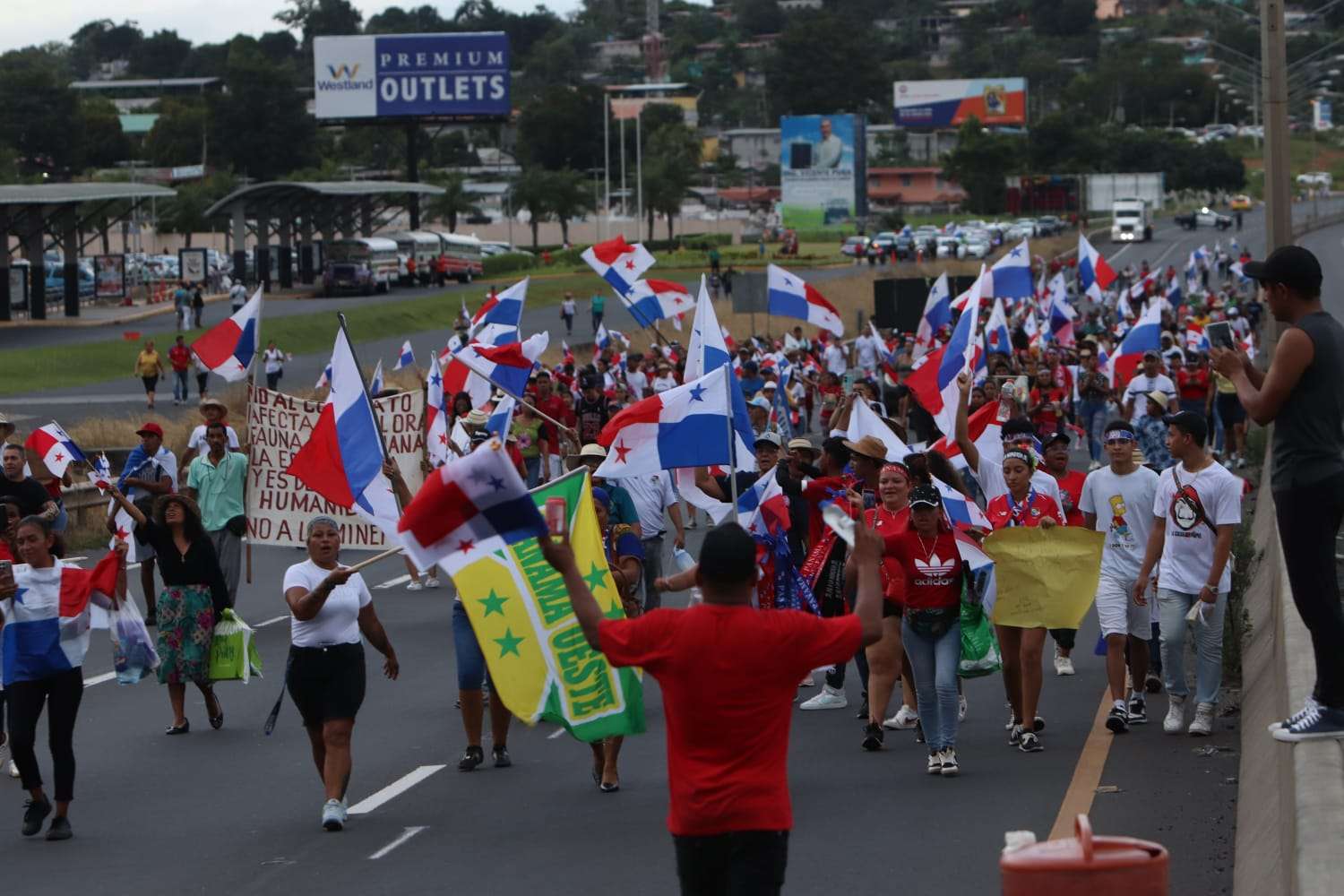 Manifestantes de Panamá Oeste se congregaron frente al Westland Mall.