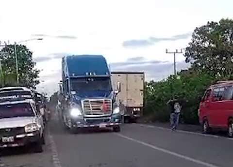 Camiones cisternas con combustible proveniente de Costa Rica.