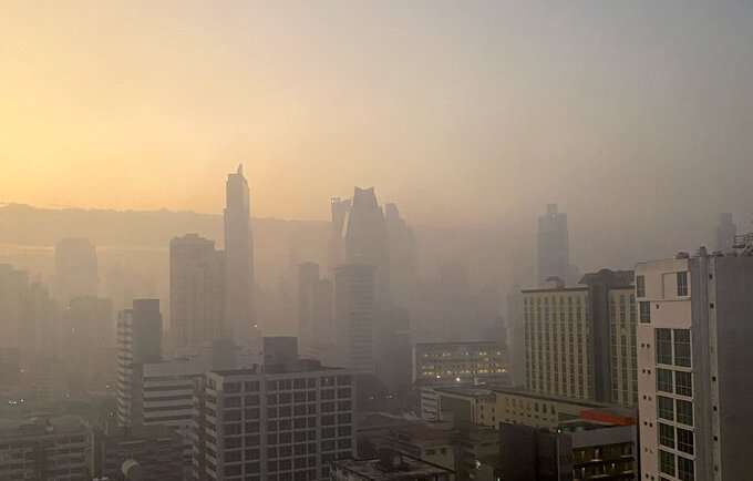 Nube de humo cubre toda la ciudad capital.