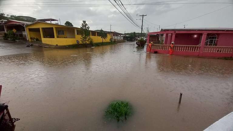 Las calles más afectadas por la inundaciones son La Huerta y Del Cid. _Foto: Edwards Santos