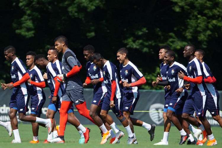 La Selección de Panamá durante su entrenamiento de hoy lunes en Kansas City. Foto: Fepafut