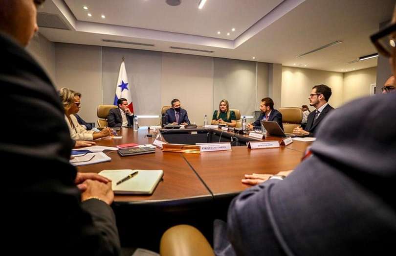 El presidente, Laurentino Cortizo, acompañado del equipo de gobierno, sostuvo una reunión con representantes de la Organización Internacional de Trabajo.