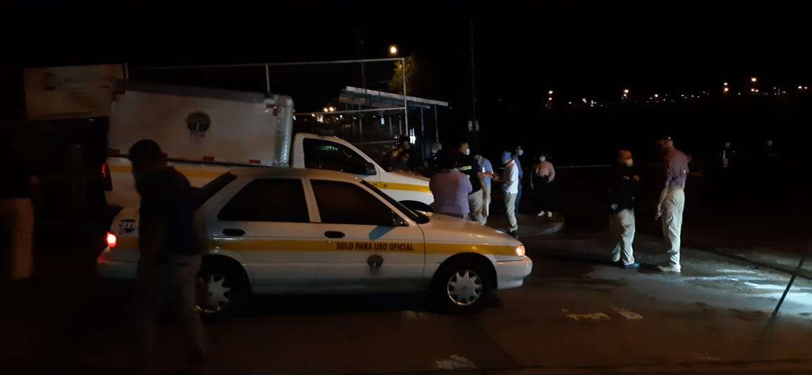 Unidades de la Policía Nacional se presentaron a la escena del crimen para iniciar la investigación del caso. Foto: Alexander Santamaría