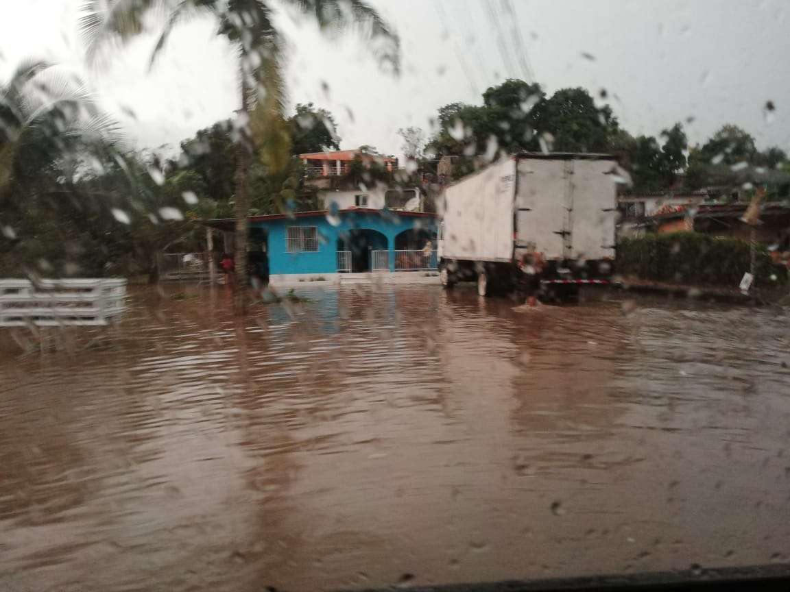 Inundación barriada Santa Teresa, ubicada en Ciudad Bolívar.