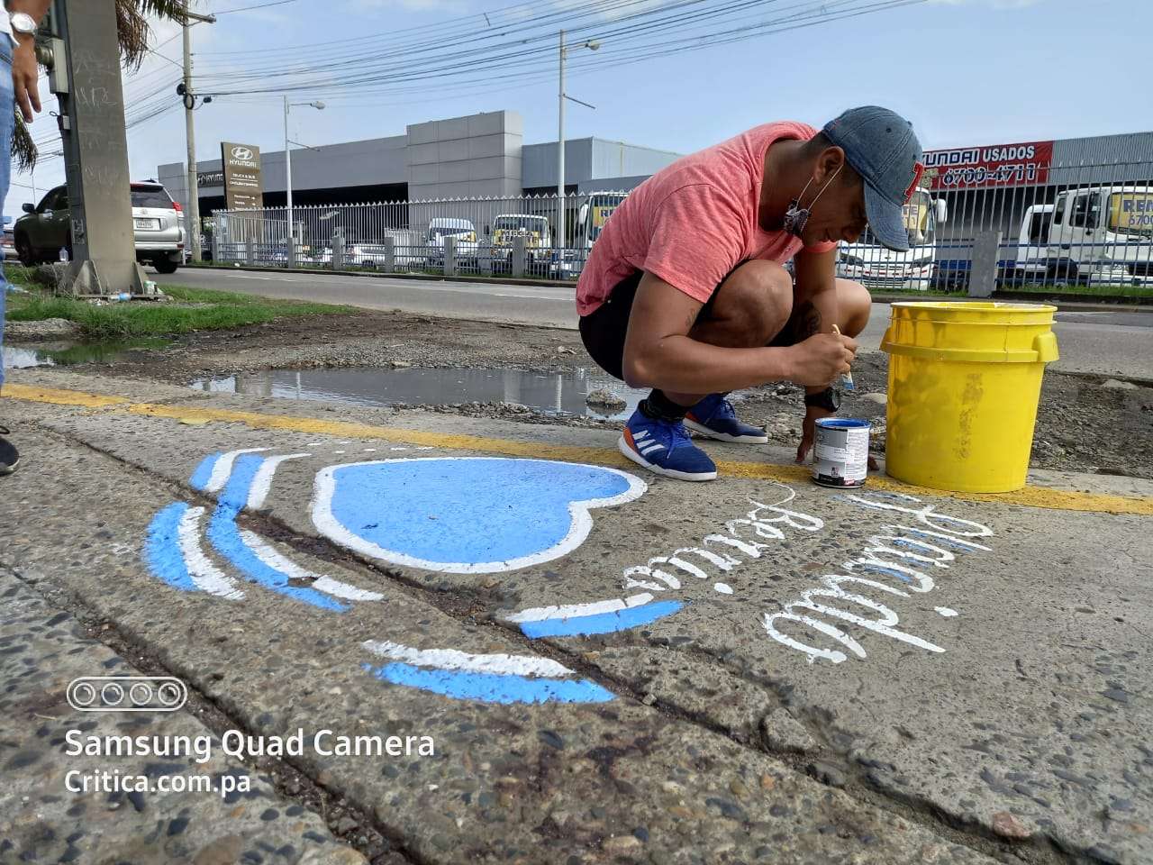 Un corazón pintado de azul para recordar con alegría al amigo, vecino, compañero y hermano. Foto: Edwards Santos 