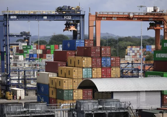 Ministra Muñoz asegura que trabajadores portuarios la vivían de terror