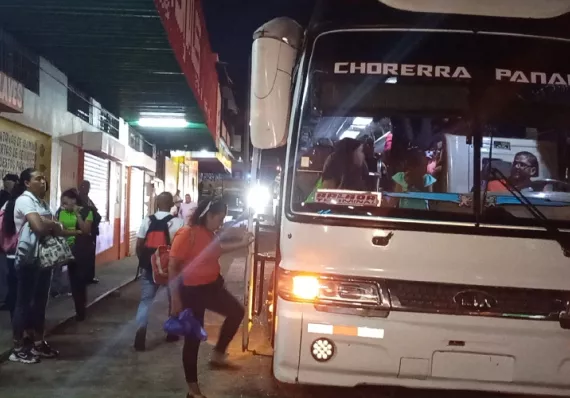 TRANSPORTISTAS DEL WEST PROPONEN AUMENTO DE $0.50 AL PASAJE