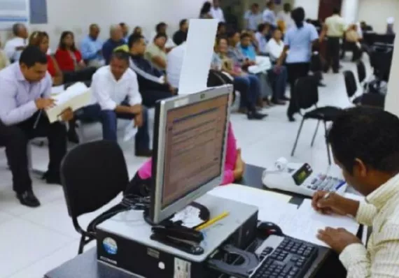 Planilla estatal cae en picada: 18 mil funcionarios menos en enero