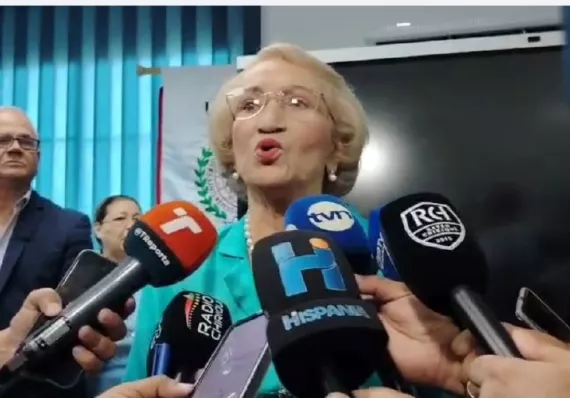 LE CIERRAN EL GRIFO DE CHEN CHEN A LA UNACHI Y A ETELVINA LE DA UNA VAINA