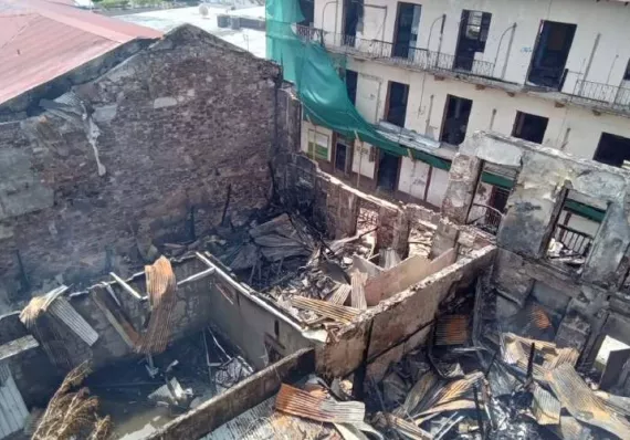 Incendio en el Casco Antiguo deja niños y bebés damnificados