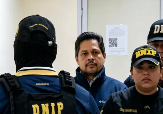 PUBLIO, PRESO Y HASTA LA WACHA