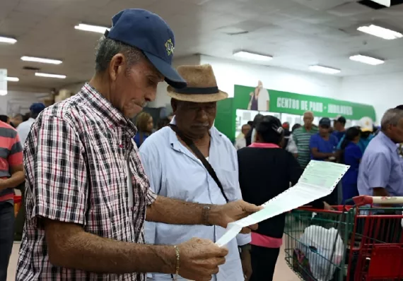 Descuentos a jubilados: comerciantes y diputado chocan