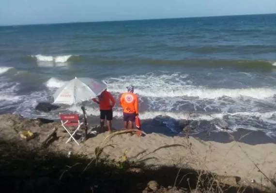 ¡Cuidado con el mar! Advierten por oleajes y mareas de hasta 16.5 pies