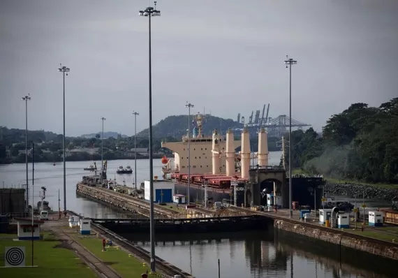 China tacha de infundadas denuncias de EEUU y le acusa de querer controlar Canal