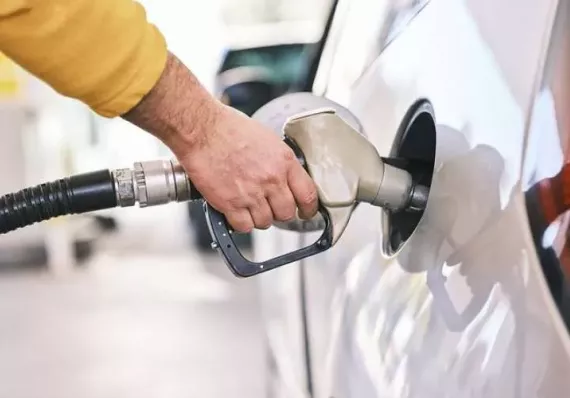 ¡Atención, conductores! La gasolina de 91 baja y el diésel sube