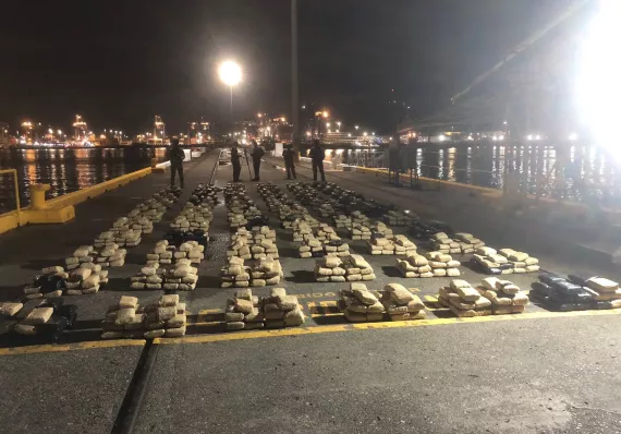 ¡Se cae la vuelta! Narcos pierden un mar de coca en el archipiélago  