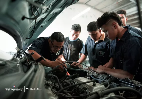 ¡Buscas trabajo? Aquí hay un par de plazas 