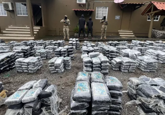 Incautan en Chiriquí 2.851 paquetes de droga y detienen a dos colombianos