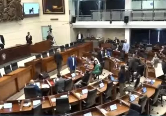 Asamblea cita a ministra del Mides por escándalo en albergues