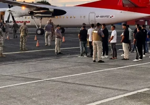 Panamá manda a 35 colombianos a su país en un viaje sin regreso 