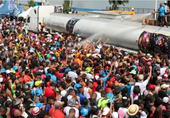 Primer día de culeco en la Cinta ¡Agua, música y grubeo! 