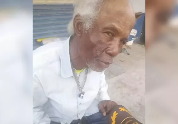  Adulto mayor grave tras ser apedreado por jóvenes en Colón