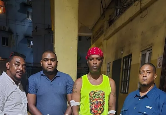 Liberan a "Bakan" en medio de tensión tras desalojo de comparsas en Bambú Lane