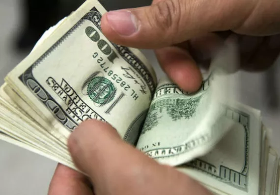 Viernes de chen chen. Gobierno adelanta el décimo 