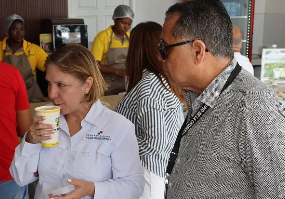 Ministra Montalvo promete pelear para que ley contra encapuchados avance