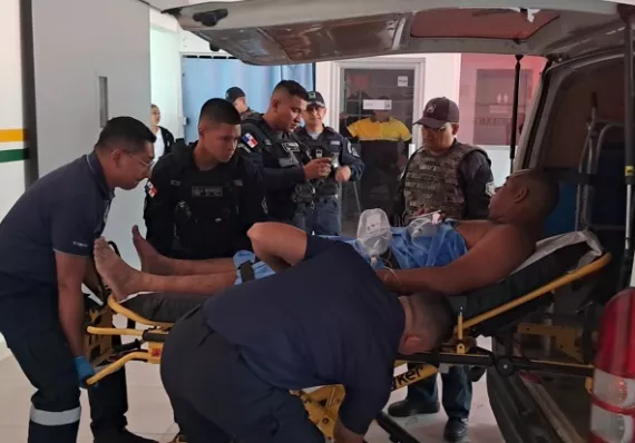 Policía herido durante balacera en parking en Cerro Batea