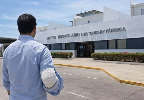Primo le tumba una mano a policía tras discusión por superioridad