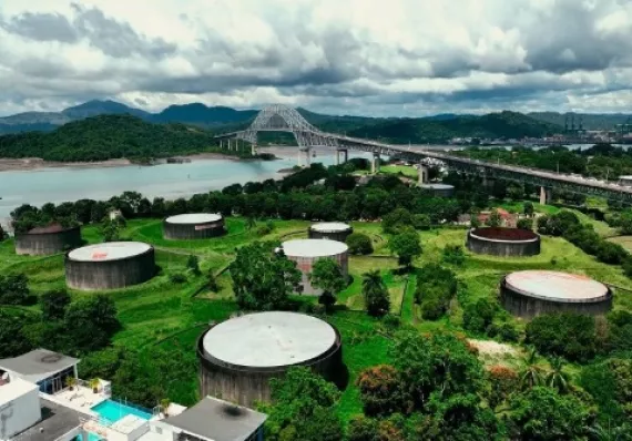 Tras explosión, analizan peligro oculto bajo el Puente de las Américas