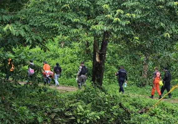 Buscan cuerpo semienterrado en área boscosa de Altos de Los Lagos