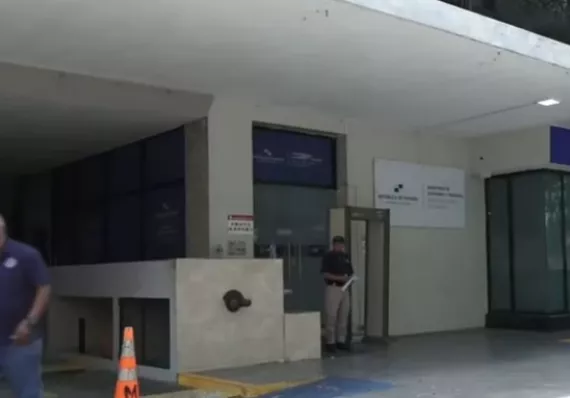 Cierran la DGI por muerte de trabajador en accidente laboral