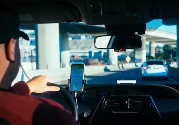 Mulino anuncia reunión para analizar decreto que regula plataformas digitales