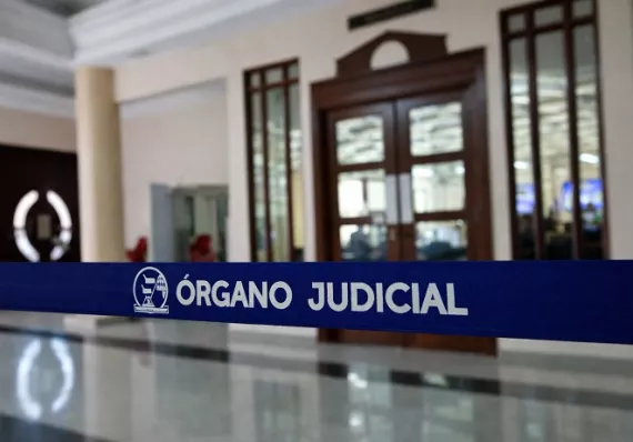 Suspenden a magistrados en medio de investigación por audiencia de alto perfil 