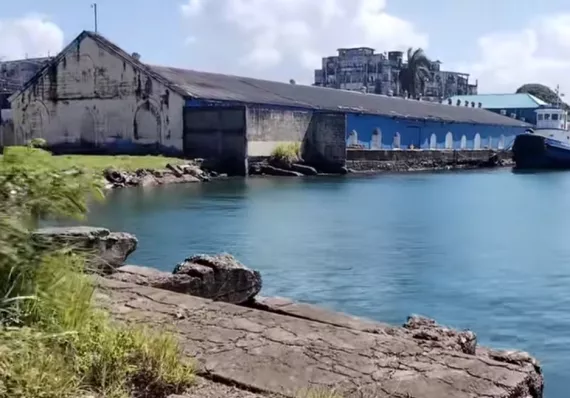 ¡Falso! Nadie te puede sacar de la playa a las 4:00 p.m.