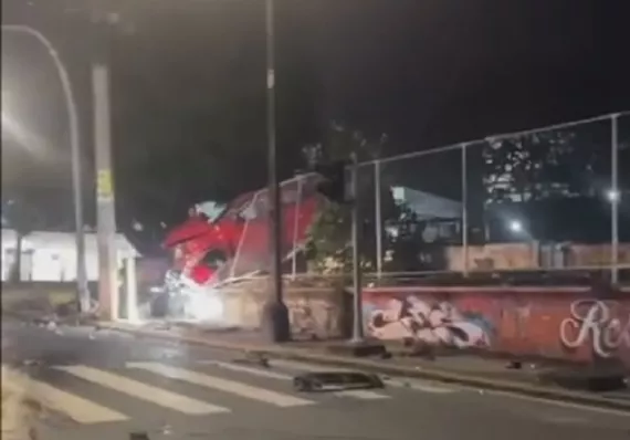 Chocó en la curva y la muerte lo esperaba en la "calle de los ahuevados"
