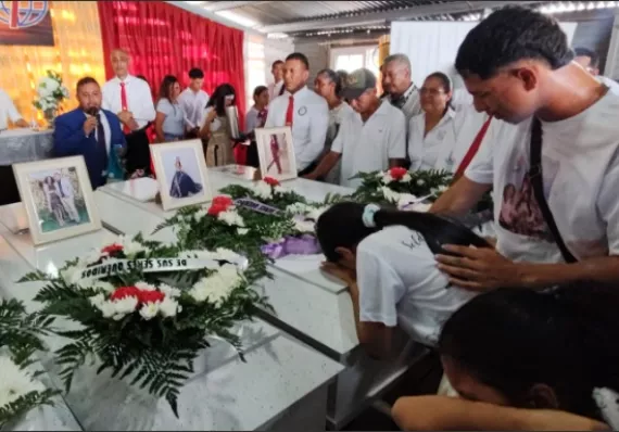 ‘Te amo, mamá’: hijo se despide ante 4 ataúdes tras tragedia en Chame