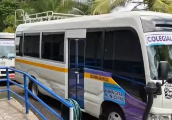 Imagen de niños en buses desata investigación del SENNIAF. Stefany, otra vez