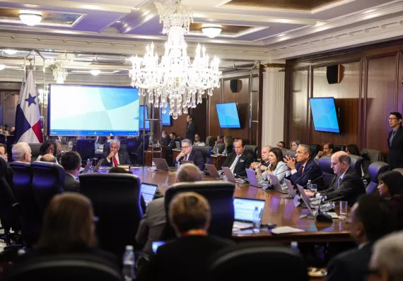 Aprueban B/.64.6 millones para bajar la factura de la luz