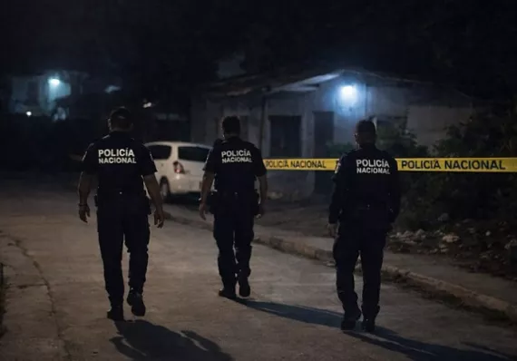 Tres sicarios entraron a su casa y lo acribillaron