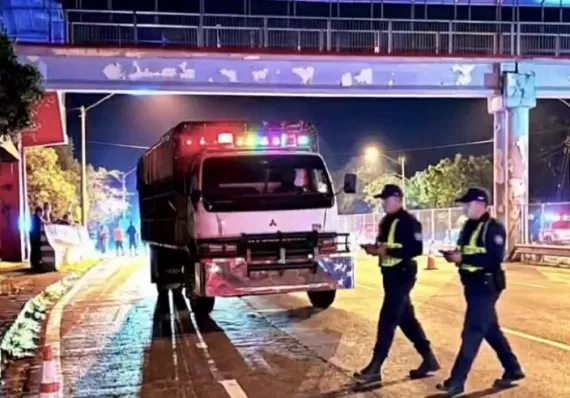 Mujer fallece tras ser arrollada por camión tipo pitufo en Bugaba