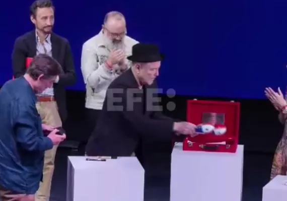 Rubén Blades deja sus maracas y “Patria” en la Caja de las Letras