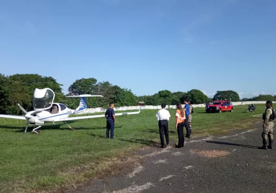 ¡Se fue de largo! Avioneta acaba fuera de la pista en Chitré