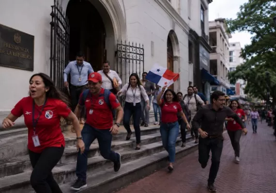 ¡Se paraliza el gobierno! Mulino da salida temprano por juego de Panamá