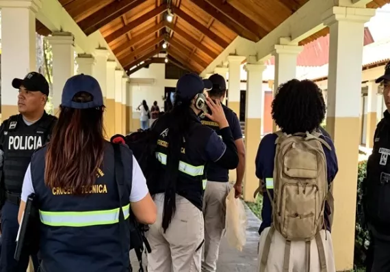 Hieren a estudiante mientras la ministra visitaba la escuela