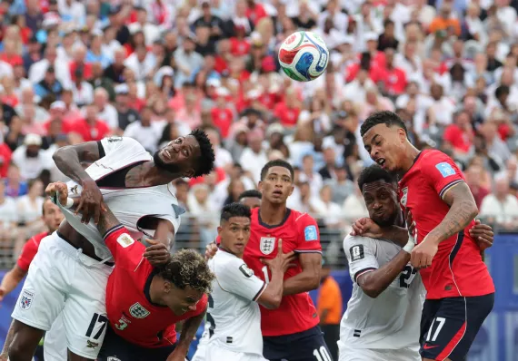 Panamá lucha pero no puede con Inglaterra